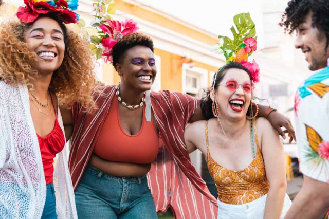 Carnival,Day,In,Brazil,,Woman,And,Friends,Dance,At,Street