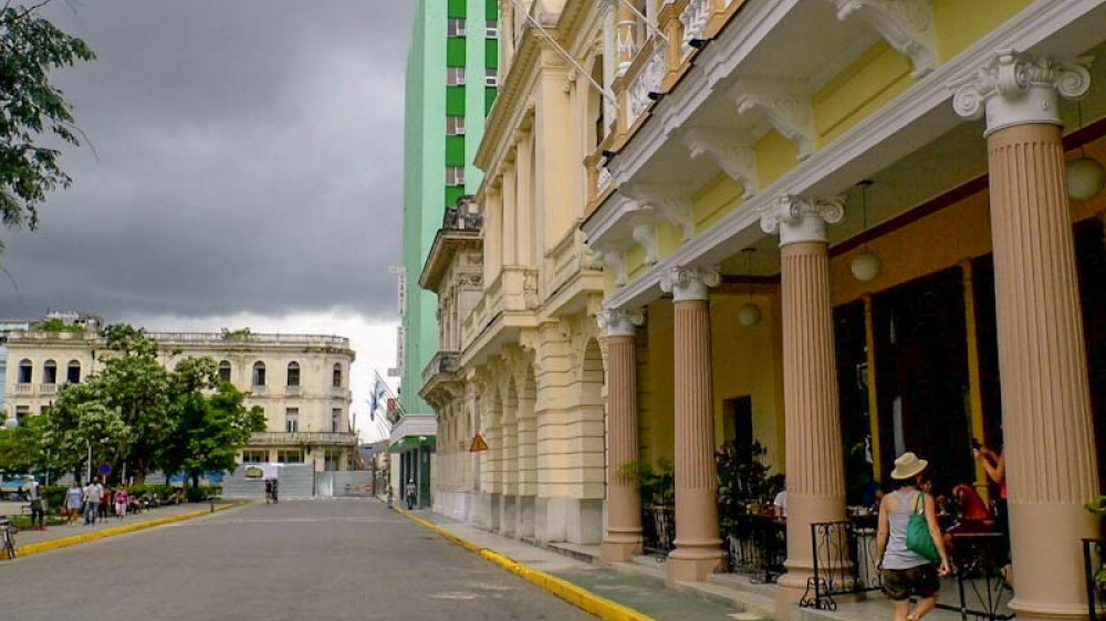 Auenansicht des Hotel E Central in Santa Clara Kuba (Copyright 2011)
