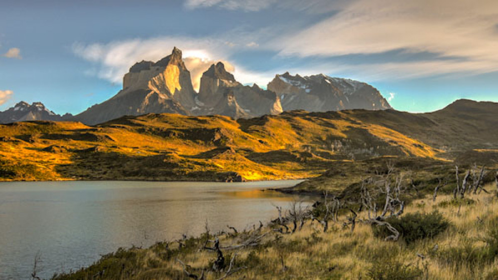 Beeindruckende Farbkontraste findet man im Torres del Paine Nationalpark. (MATTHIAS BAUMANN)