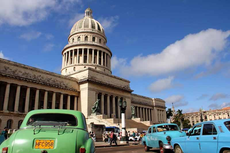 Capitol in Havanna und Oldtimer
