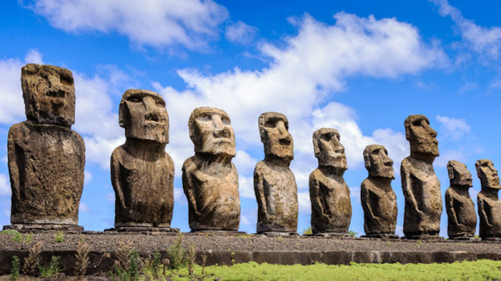 Die Osterinsel und ihre mysterisen Moai Steinfiguren ()